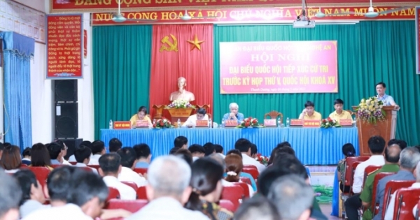 Bí thư Trung ương Đảng Đỗ Văn Chiến tiếp xúc cử tri tại huyện Thanh Chương
