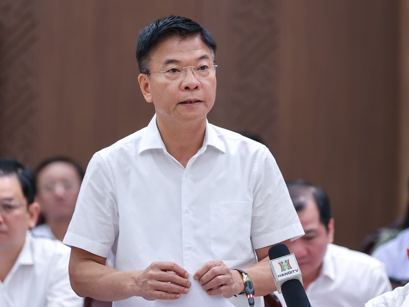 Bộ trưởng Bộ Tư pháp Lê Thành Long trả lời, cho ý kiến về các kiến nghị liên quan của TP Hà Nội tại buổi làm việc. (Ảnh: VGP/Nhật Bắc)