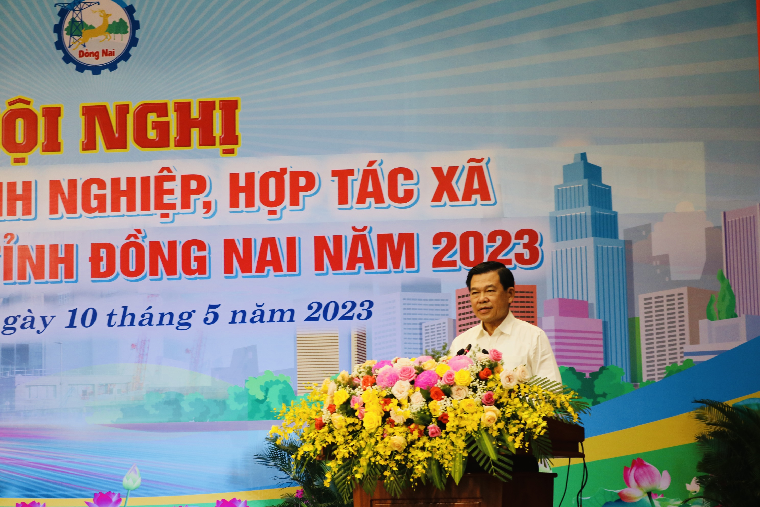 Bí thư tỉnh ủy Nguyễn Hồng Lĩnh phát biểu chia sẻ cùng cộng đồng doanh nghiệp