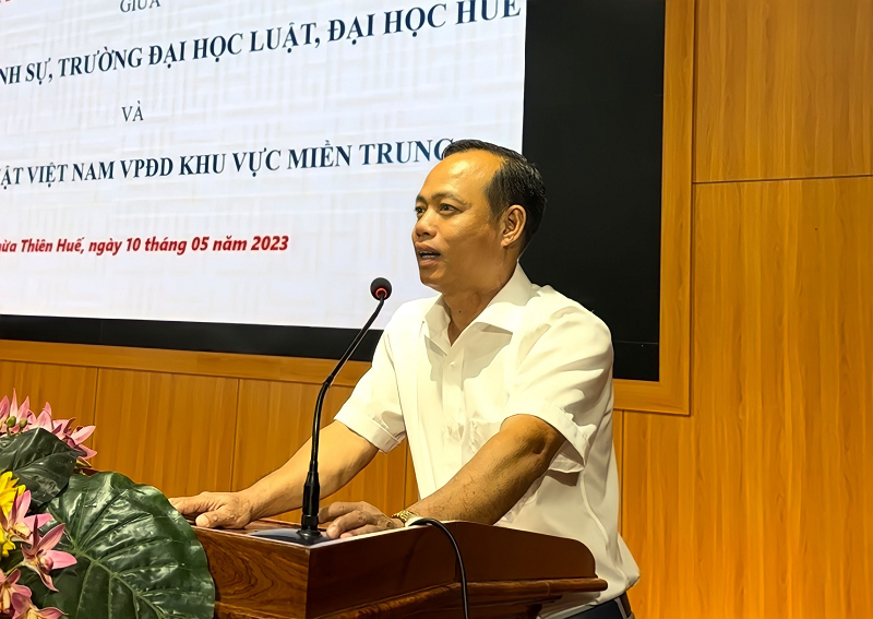 5.	Nhà báo Nguyễn Quang Tám, Trưởng VPĐD Khu vực Bình Trị Thiên giải đáp câu hỏi của các sinh viên tại hội thảo.