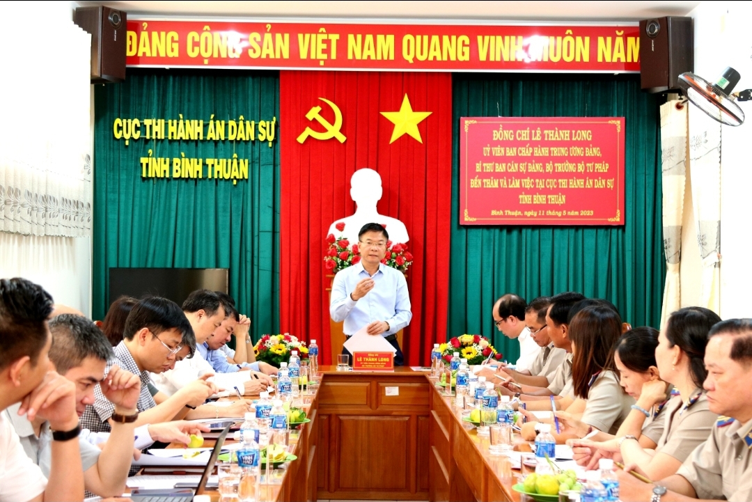 Bộ trưởng Bộ Tư pháp Lê Thành Long phát biểu chỉ đạo.