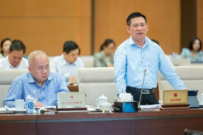 Bộ trường Bộ Tài chính Hồ Đức Phớc phát biểu tại phiên họp của Ủy ban Thường vụ Quốc hội ngày 13-05-2023. Ảnh: Quochoi.vn.