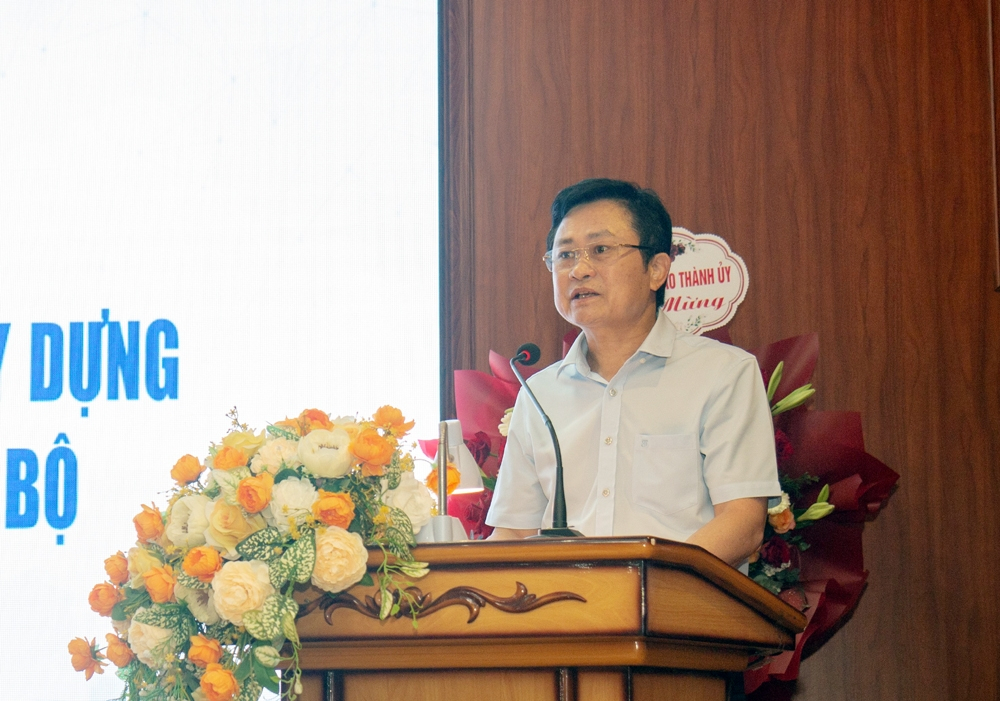 Ông Phạm Văn Tuấn - Thành ủy viên, Giám đốc Sở TT&amp;amp;TT Hải Phòng phát biểu.