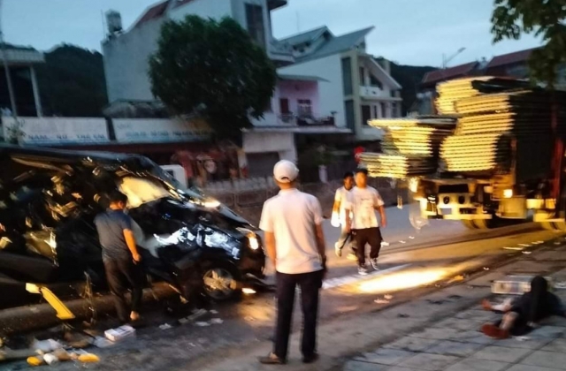 Quảng Ninh: Va chạm giao thông giữa xe tải và xe khách khiến 3 người nhập viện