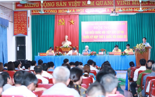 Bí thư Trung ương Đảng Đỗ Văn Chiến tiếp xúc cử tri tại huyện Thanh Chương