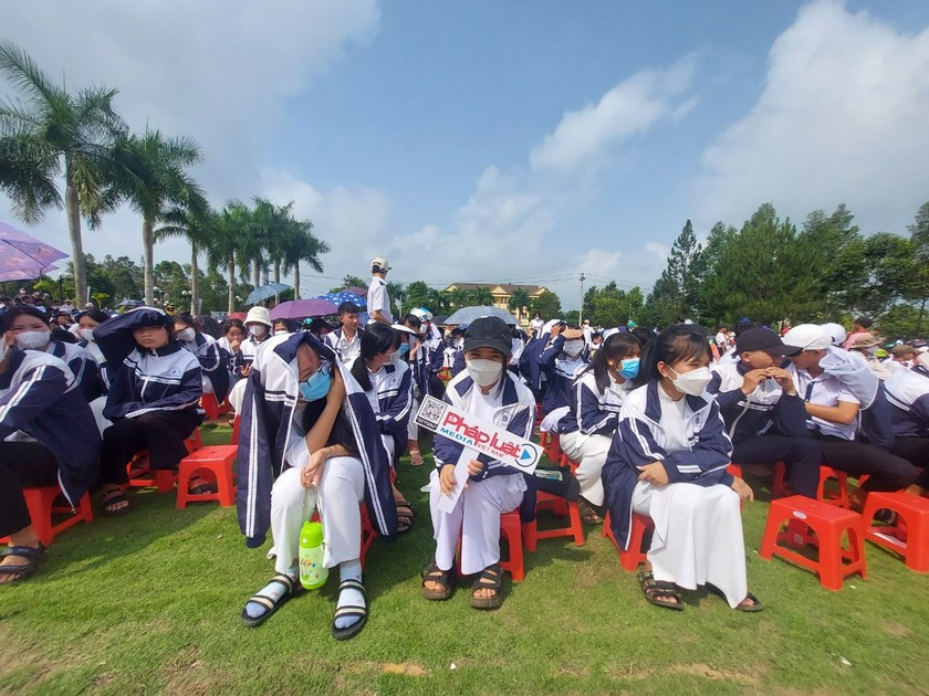 Các em học sinh THPT tại địa bàn Đắk G'long tham dự sự kiện.
