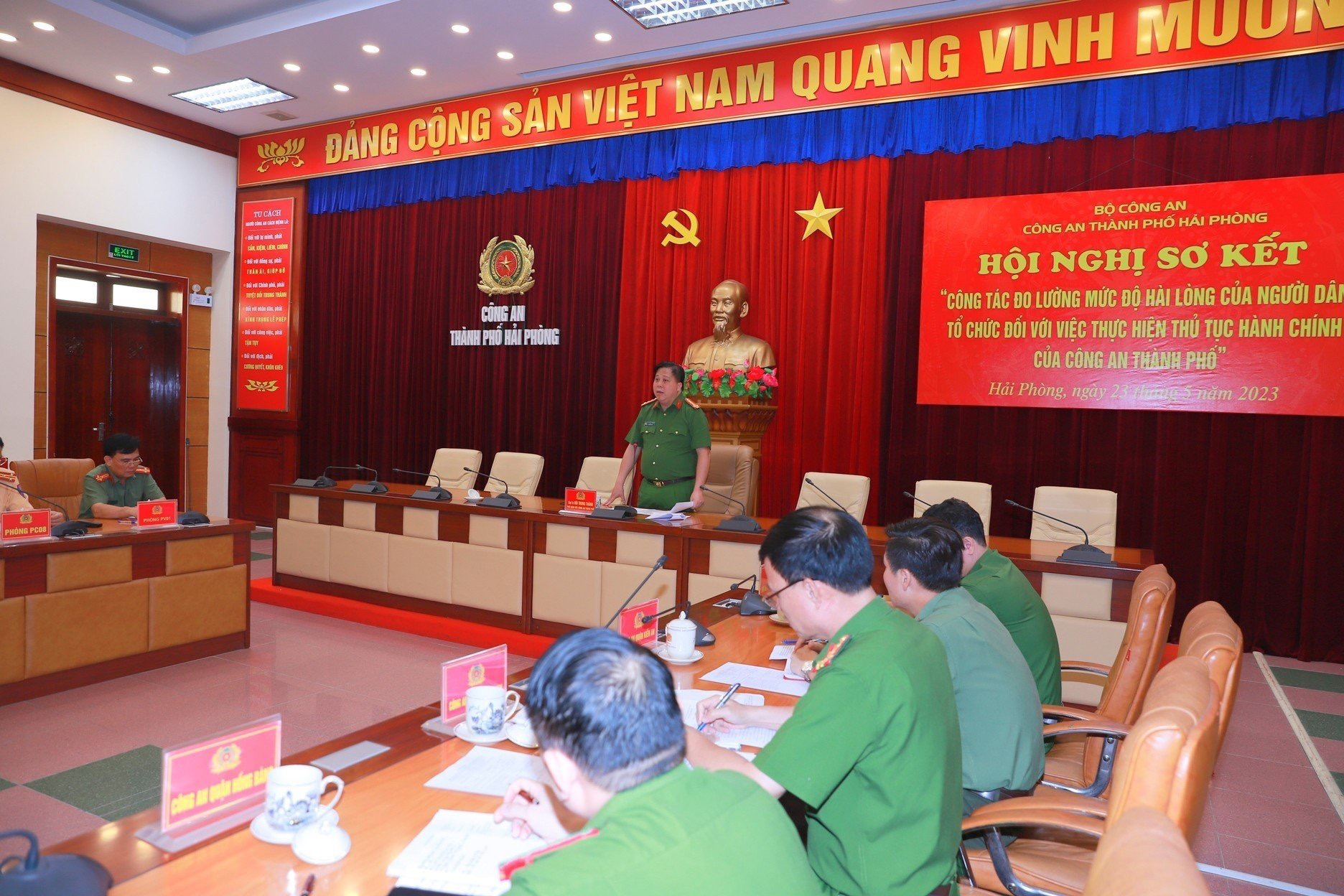Đại tá Bùi Trung Thành - Phó Giám đốc Công an TP Hải Phòng phát biểu chỉ đạo tại hội nghị.