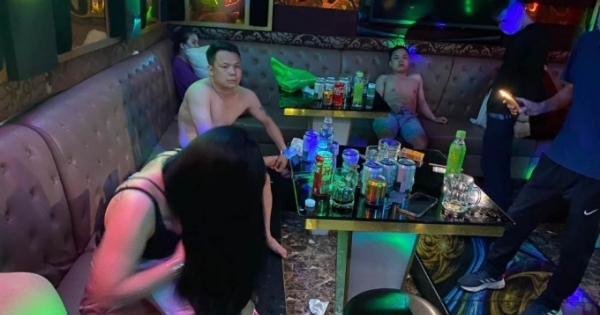 Hà Tĩnh: Mở "tiệc" ma túy trong quán Karaoke, 4 đối tượng bị khởi tố