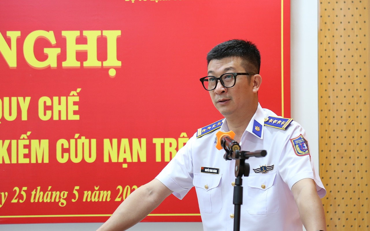 Đại tá Nguyễn Minh Khánh, Phó Tư lệnh – Tham mưu trưởng BTL Vùng Cảnh sát biển 3 phát biểu tại hội nghị ký kết.