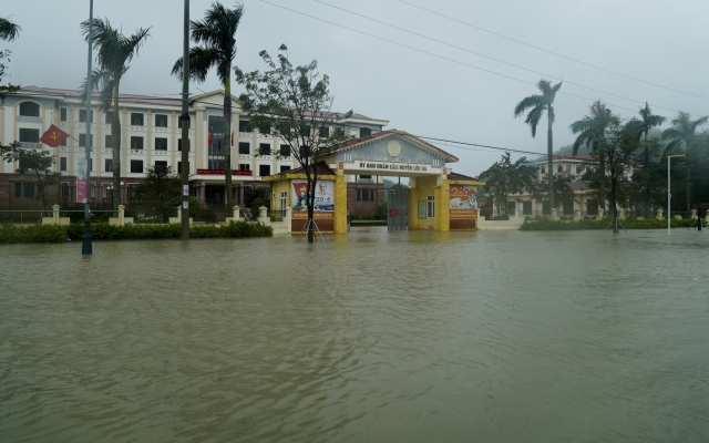 Hà Tĩnh: Mưa lớn, nhiều tuyến đường huyện Lộc Hà ngập sâu