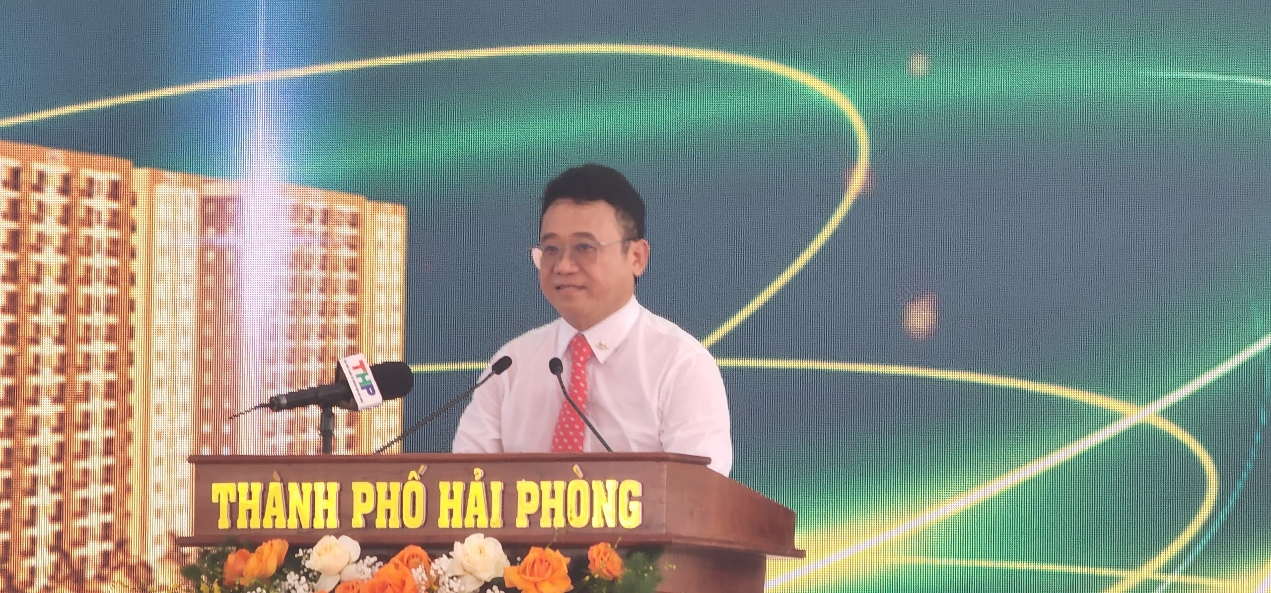 Ông Đặng Thành Tâm – Chủ tịch HĐQT kiêm Tổng Giám đốc Công ty cổ phần Khu công nghiệp Sài Gòn – Hải Phòng phát biểu tại buổi lễ.