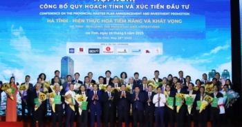 Hà Tĩnh: Trao quyết định chấp thuận chủ trương đầu tư cho 14 nhà đầu tư, tổng vốn đăng ký hơn 9.600 tỉ đồng.