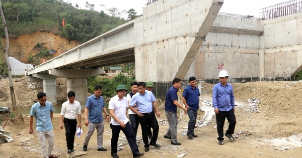 Phó chủ tịch tỉnh Bắc Kạn Đinh Quang Tuyên yêu cầu đẩy nhanh tiến độ các dự án tại Ba Bể và Pác Nặm