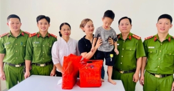 Lai Châu: Hai cán bộ Công an huyện kịp thời cứu sống bé trai 4 tuổi bị đuối nước