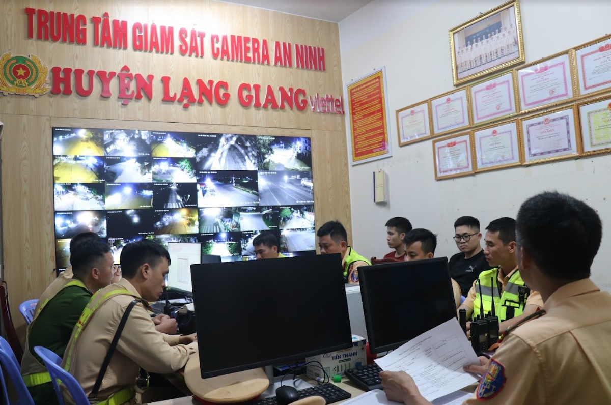 Đội CSGT huyện Lạng Giang tổ chức phân công lực lượng tuần tra, kiểm soát hành vi sử dụng rượu bia tham gia giao thông.