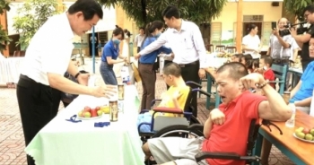 Bí thư Tỉnh ủy Đồng Nai Nguyễn Hồng Lĩnh thăm, tặng quà  thiếu nhi mồ côi, khuyết tật