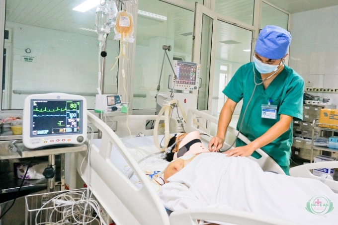 Bệnh nh&acirc;n Nguyễn Thị Quy&ecirc;n đang được điều trị tại bệnh viện HNĐK Nghệ An.