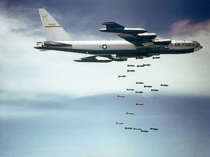 Ph&aacute;o đ&agrave;i bay B-52 của Mỹ. (Ảnh: USAF).
