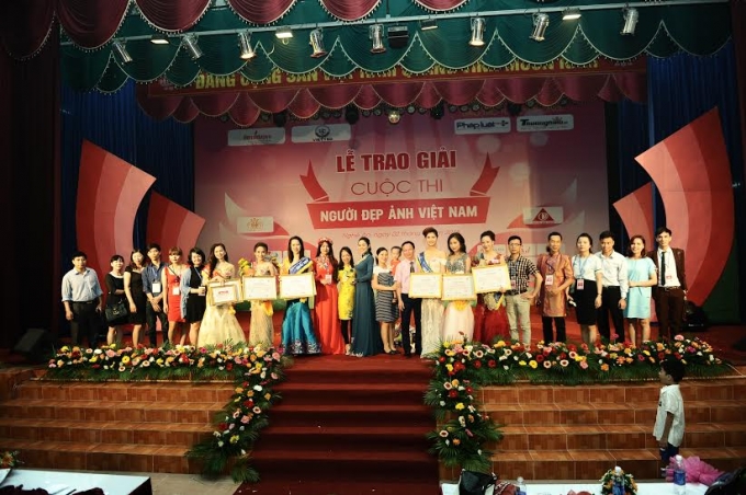 Lễ trao giải cuộc thi người đẹp ảnh Việt Nam 2015 - 2016.