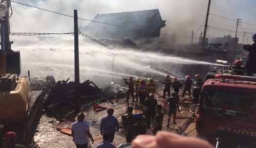 Thanh Hóa: Cháy dữ dội siêu thị đồ gia dụng tại Khu kinh tế Nghi Sơn