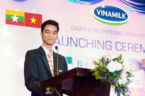 &Ocirc;ng V&otilde; Trung Hiếu, Gi&aacute;m đốc Kinh doanh Quốc tế Vinamilk, ph&aacute;t biểu khai mạc buổi lễ ra mắt ch&iacute;nh thức thương hiệu Vinamilk tại Myanmar.