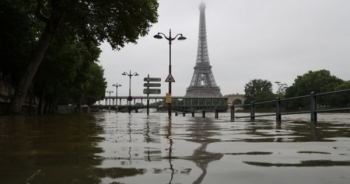 Paris hứng chịu trận lụt lịch sử ngay trước thềm Euro 2016