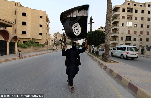 Một chiến binh của IS. (Ảnh: Reuters).