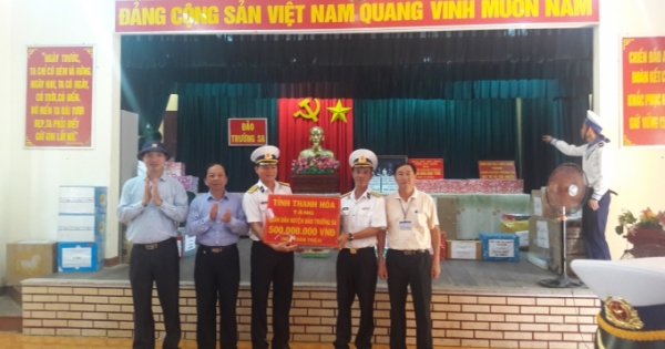 Thanh Hóa: Tặng gần 1 tỷ đồng cho quân và dân huyện đảo Trường Sa
