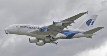 Máy bay Malaysia Airlines chở 378 người tiếp tục gặp sự cố