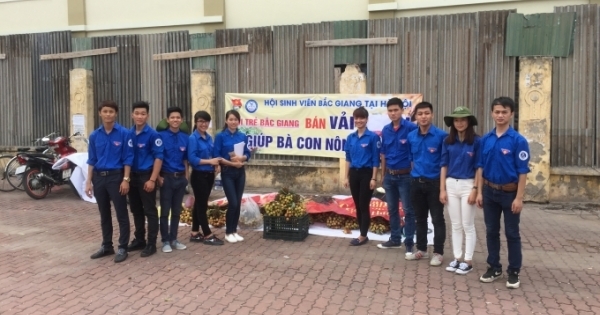 Hội sinh viên Bắc Giang: Chung tay cùng người dân bán vải