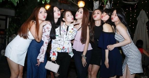 Nhóm nhạc nữ Việt Mây Trắng tái hợp đủ 10 thành viên