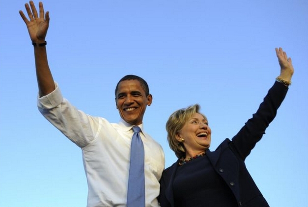 Tổng thống Mỹ Barack Obama v&agrave; b&agrave; Hillary Clinton. (Ảnh: AFP)