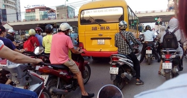 Hà Nội: Xe khách Linh Yến giả dạng xe buýt, "tung hoành" khắp nội đô?