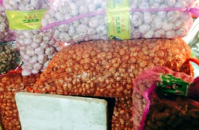 H&agrave;nh tỏi Trung Quốc ngập chợ đầu mối ở H&agrave; Nội