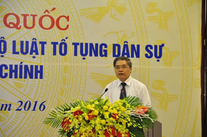 Thứ trưởng Bộ Tư ph&aacute;p Đinh Trung Tụng ph&aacute;t biểu tại hội nghị.