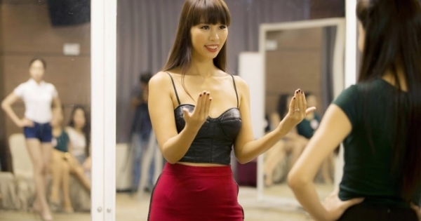 Thí sinh Hoa hậu Việt Nam tích cực luyện tập trước chung khảo phía Nam