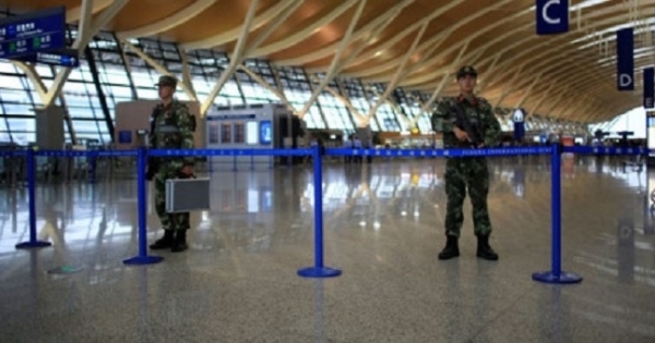 Kích nổ quả bom giấu trong chai bia, kẻ khủng bố sân bay Thượng Hải tự sát không thành