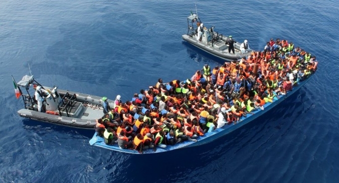 Những người di cư được giải cứu. (Ảnh: Reuters)