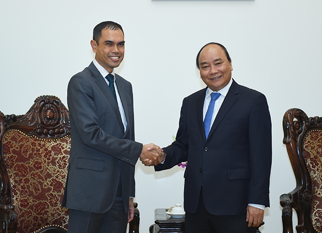 Thủ tướng tiếp Đại sứ Malayisa&nbsp;M. Zamruni Khalid. (Ảnh: VGP)