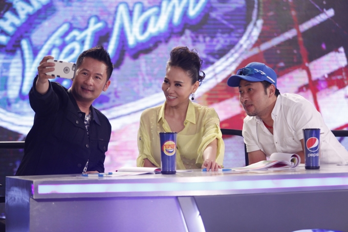 Vietnam Idol: Thu Minh ngẫu hứng hướng dẫn th&iacute; sinh biểu cảm sexy thể hiện hit của Hồ Ngọc H&agrave;
