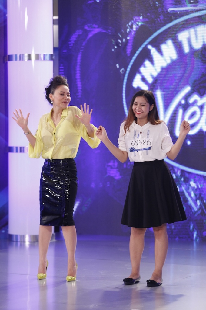 Vietnam Idol: Thu Minh ngẫu hứng hướng dẫn th&iacute; sinh biểu cảm sexy thể hiện hit của Hồ Ngọc H&agrave;