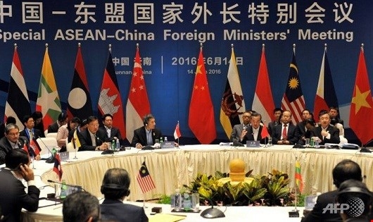 C&aacute;c Ngoại trưởng ASEAN &ndash; Trung Quốc tại cuộc họp.