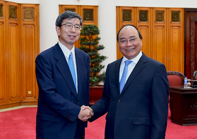 Thủ tướng Nguyễn Xu&acirc;n Ph&uacute;c tiếp&nbsp;Chủ tịch Ng&acirc;n h&agrave;ng Ph&aacute;t triển ch&acirc;u &Aacute;&nbsp;Takehiko Nakao. (Ảnh: VGP)