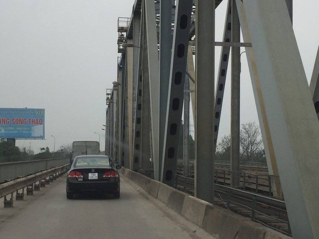 Cầu Việt Tr&igrave; đ&atilde; xuống cấp v&agrave; đang được l&ecirc;n kế hoạch sửa chữa.