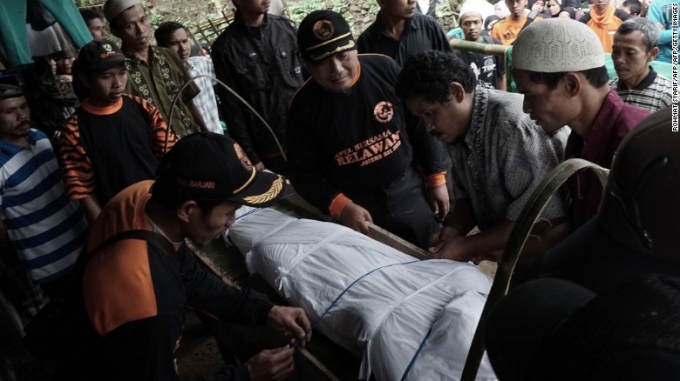 Lũ lớn ở Indonesia, 24 người thiệt mạng, h&agrave;ng ngh&igrave;n ng&ocirc;i nh&agrave; hư hỏng nặng