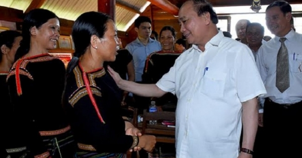 Thủ tướng Nguyễn Xuân Phúc thăm bà con dân tộc tỉnh Đắk Lắk