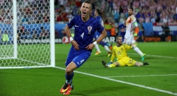 Nhật ký EURO Plus: Tây Ban Nha bất ngờ mất ngôi đầu bảng, Ukraine nói lời chia tay Euro 2016