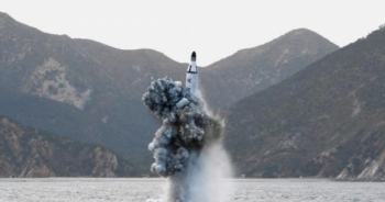 Triều Tiên tuyên bố phóng thành công tên lửa có thể tấn công căn cứ Mỹ
