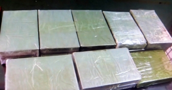 Nam Định: Bắt 2 đối tượng đang vận chuyển 15 bánh heroin