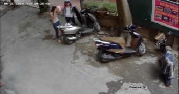 Clip: Thanh niên trộm xe máy trong vòng một nốt nhạc